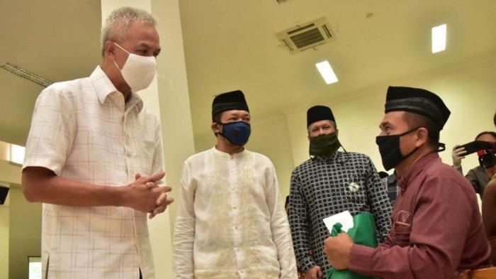 Masjid Agung Jawa Tengah Bagikan 7 Ton Beras untuk Warga Terdampak Virus Corona